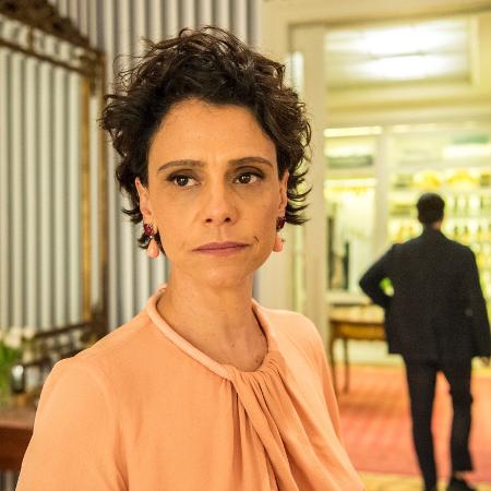 Lídia, de Amor de Mãe, após o término de uma relação longa.